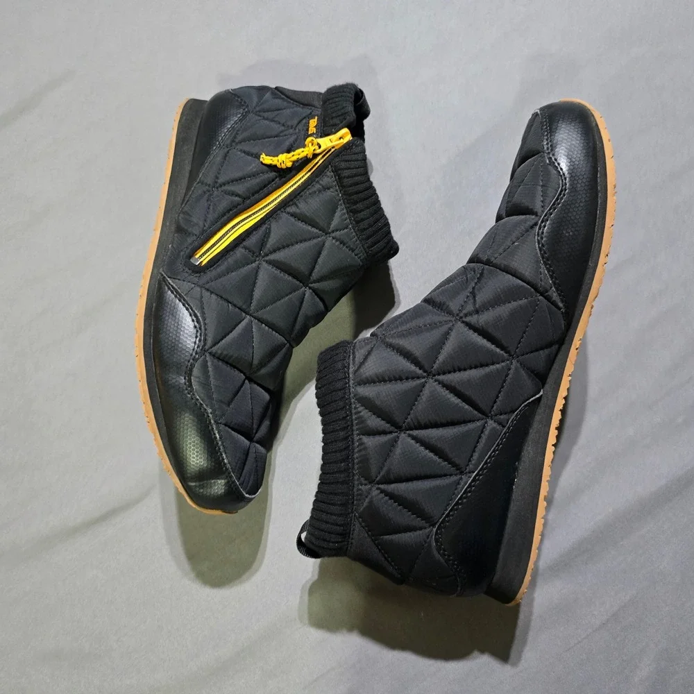 Teva Reember Mid mens 11 shoes Black Waterproof Quilted Zip Booties 1103234
